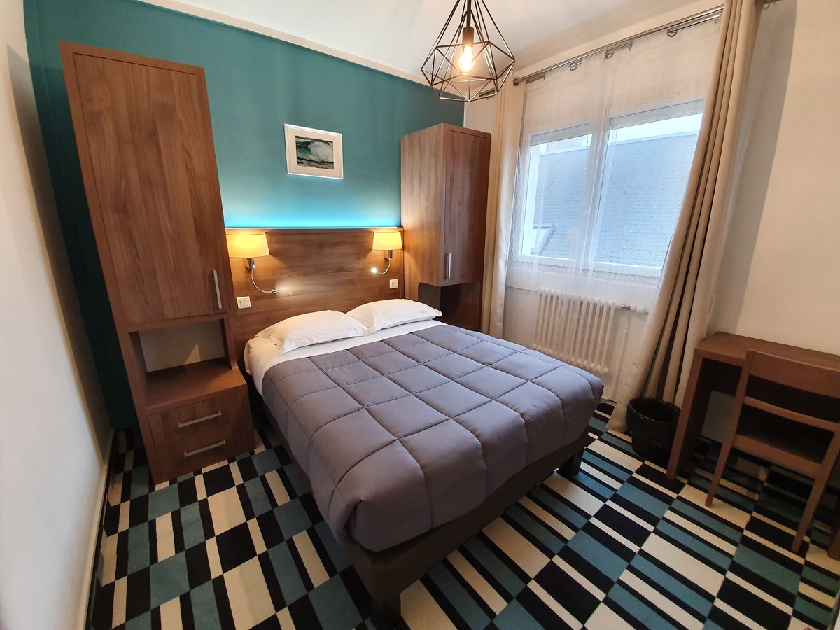 PROPRIETAIREles-pieux-hotel-les-pieux-3