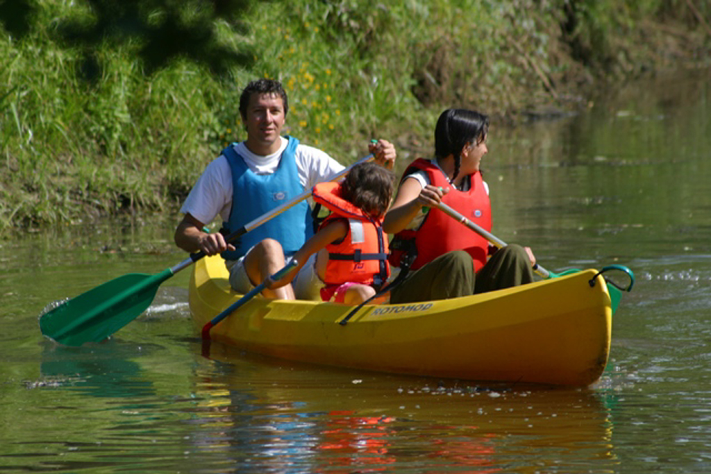 Camping les Pins Bleusles pins bleus canoe-13