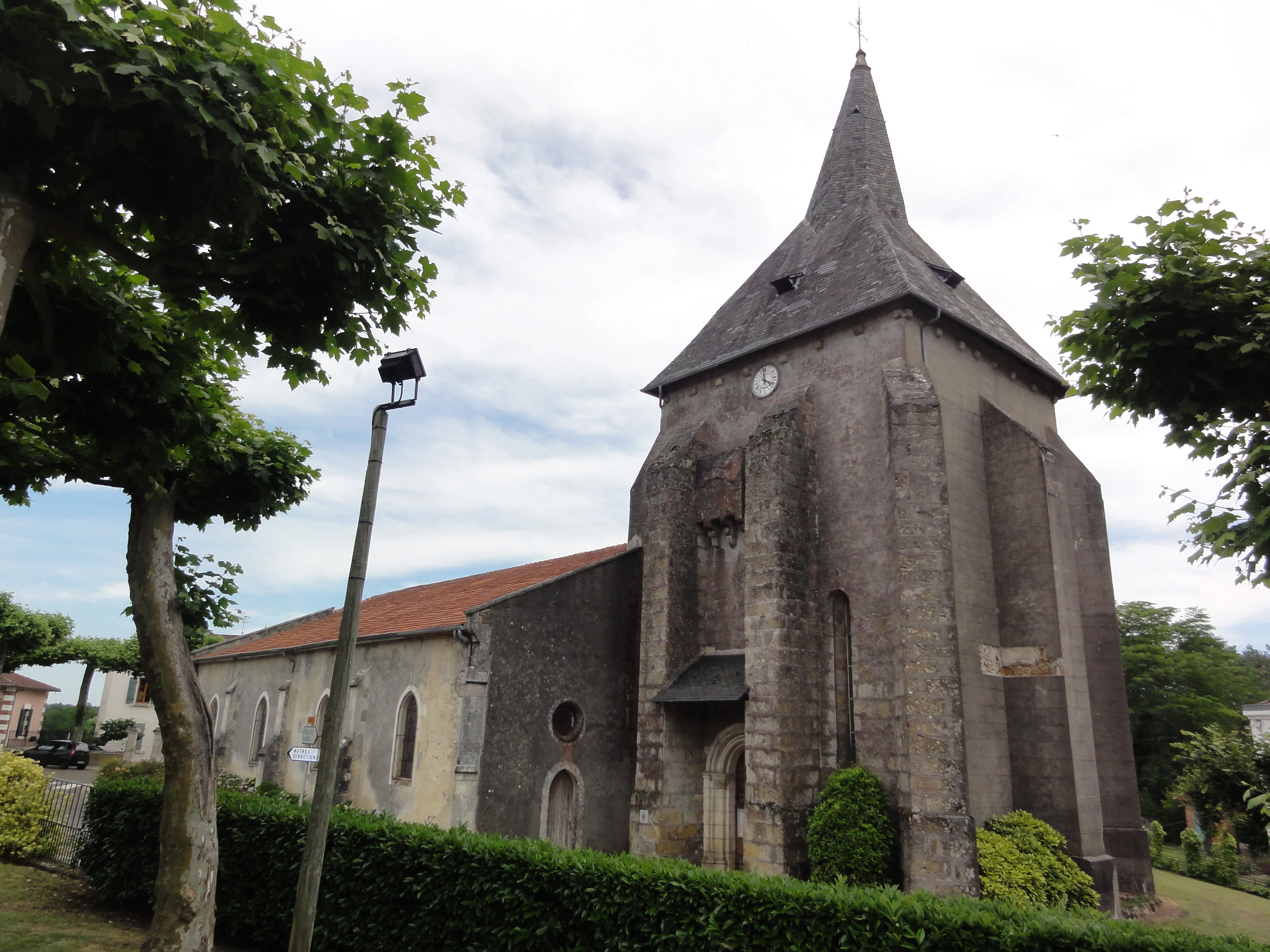 Lesperon (Landes) Église Saint-Hilaire, tour.JPG