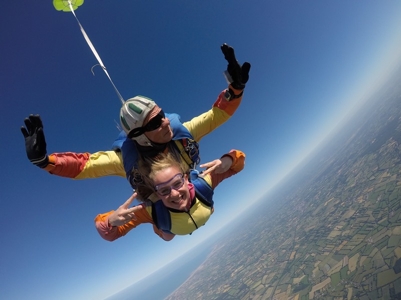 PROPRIETAIRElessay-a-air-parachutisme-2