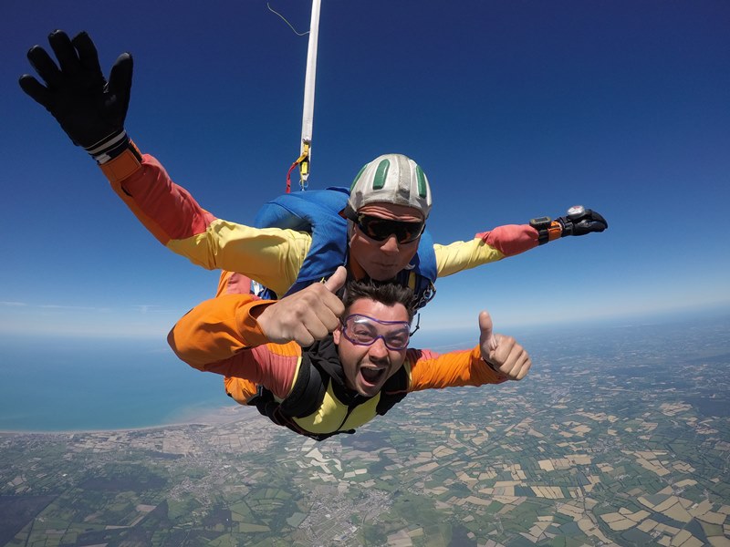 PROPRIETAIRElessay-a-air-parachutisme-4