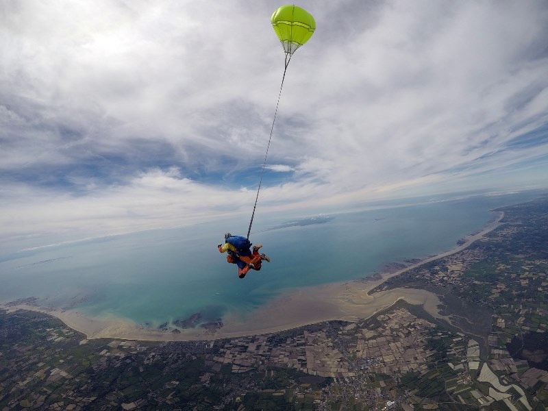 PROPRIETAIRElessay-a-air-parachutisme-5