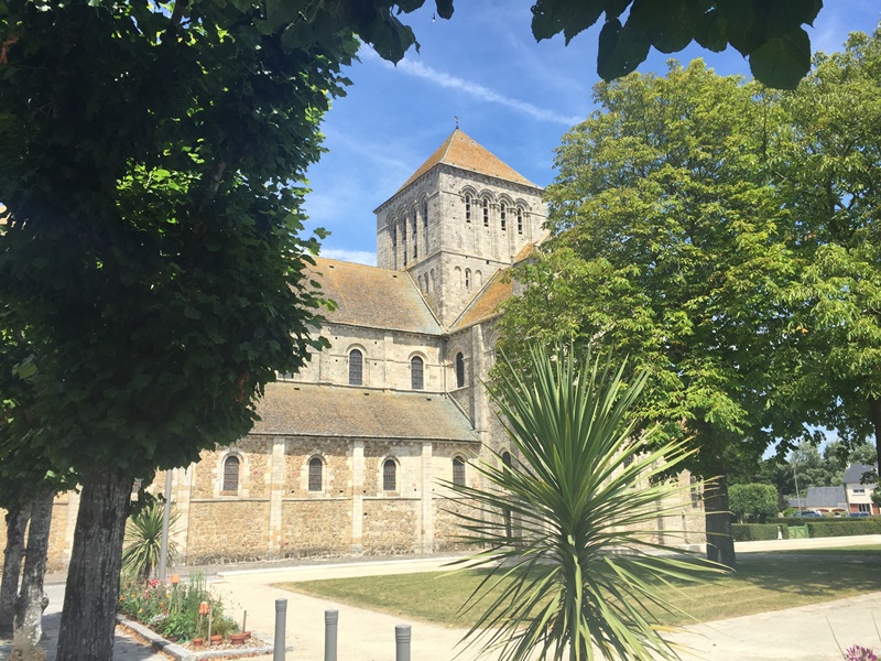 M.Choquetlessay-abbaye©M.Choquet