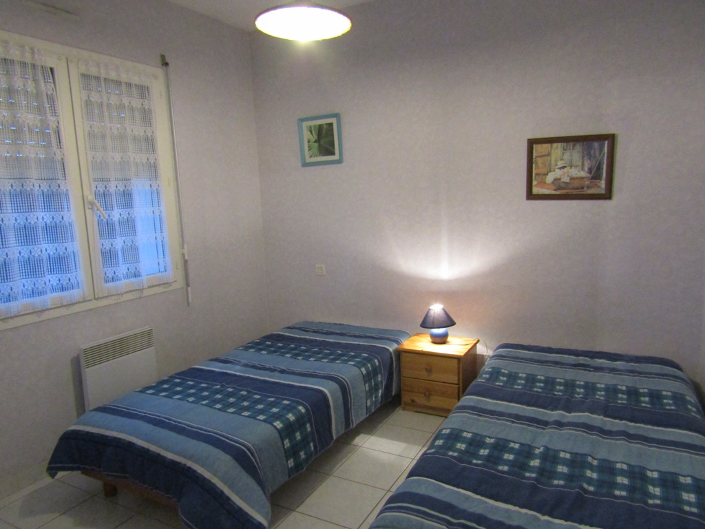 OT MontfortLestage bleu - chambre 2lits 1pers
