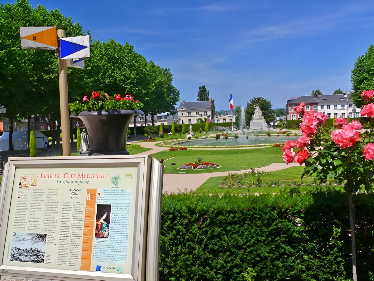 © calvados tourismeLISIEUX-PAYSDAUGE-JARDIN-EVECHE-PARC-PANNEAU-10222-CALVADOS-TOURISME-LIBRE