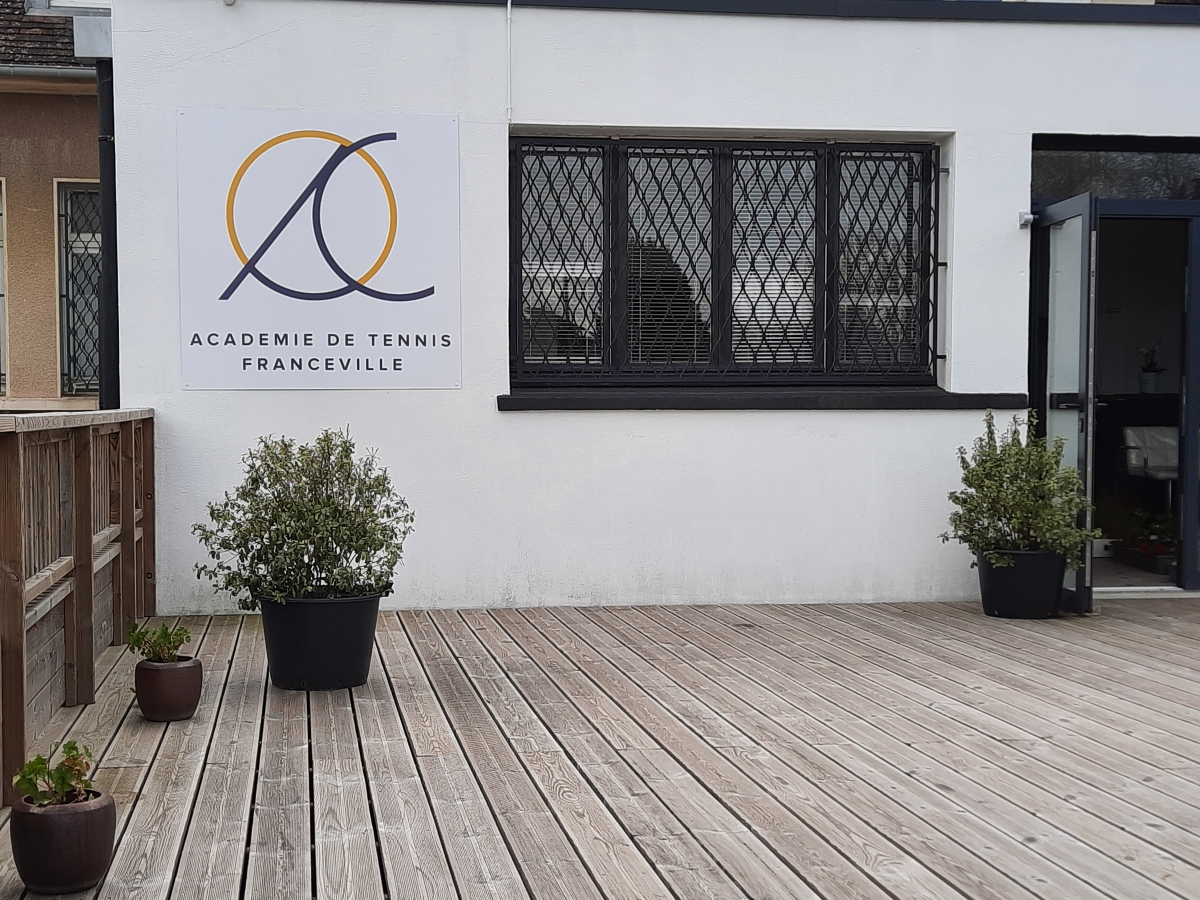 académie de tennislogo entrée club house