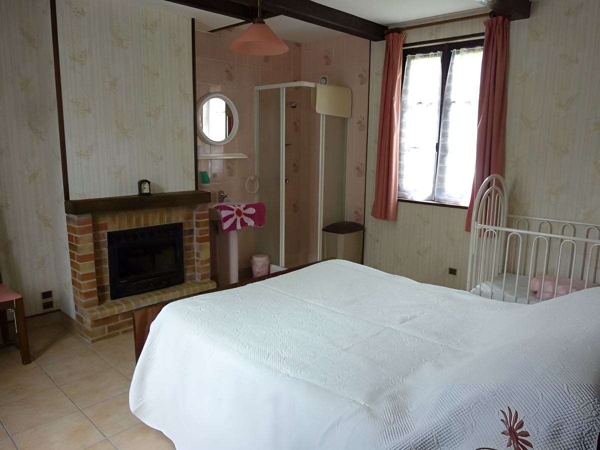 M. Vimare - Clévacances CalvadosLocation à Annebault, chambre