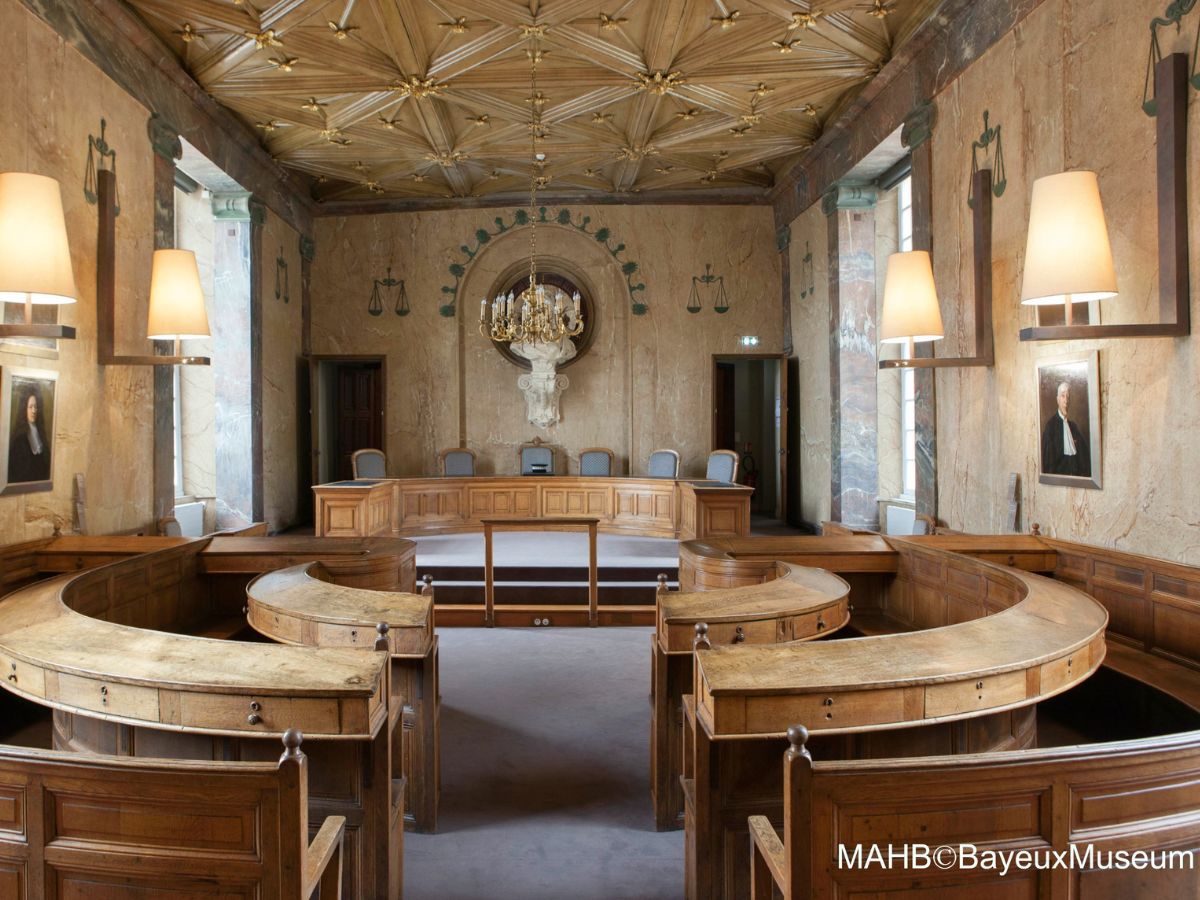 Bayeux MuseumMAHB ancien tribunal - Bayeux Museum