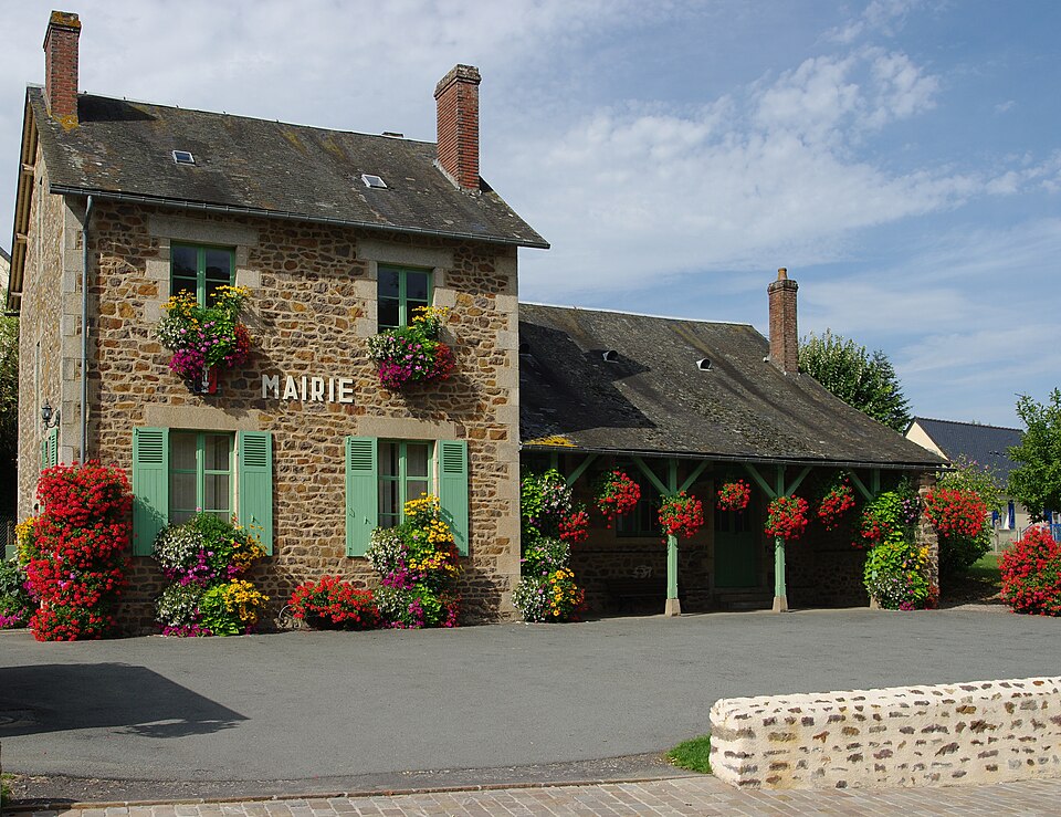 mairie Saint-Léonard-des-Bois