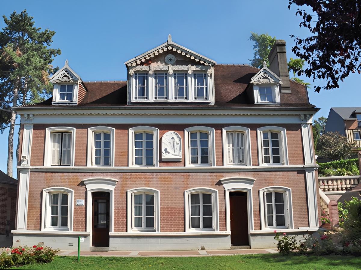 Sanctuaire de LisieuxMaison des Buissonnets - Sainte Therese de Lisieux