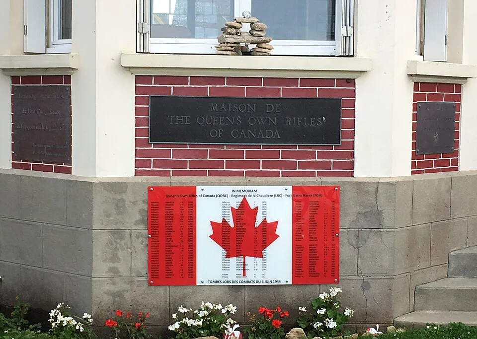 Maison des Canadiens plaque