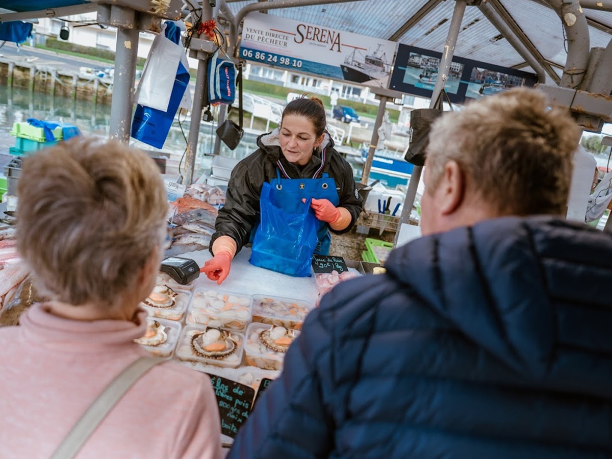 ibrahim-hendy-normandie-tourismemarche-aux-poissons-courseulles-credit-ibrahim-hendy-normandie-tourisme (28)