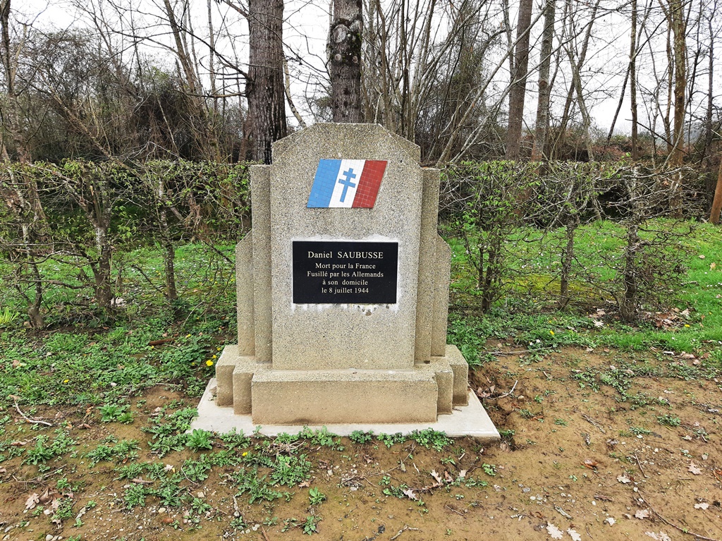 OT Terres de ChalosseMémorial Clauzon - stèle Saubusse (2)