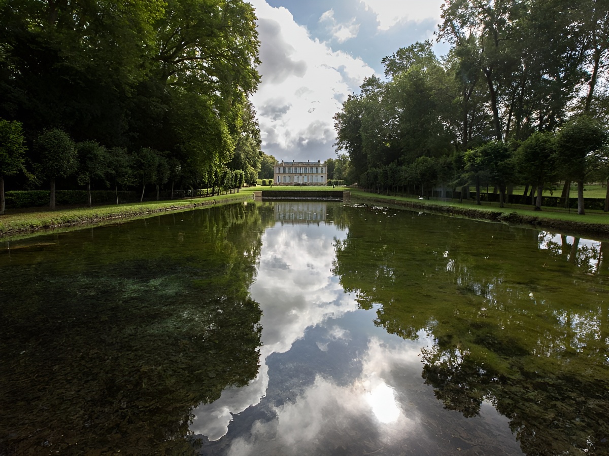 Le parc et les jardins du château de Mézidon Canon vus par A Guérin Litosphère - Calvados Tourismemiroir-eau-chateau-mezidon-