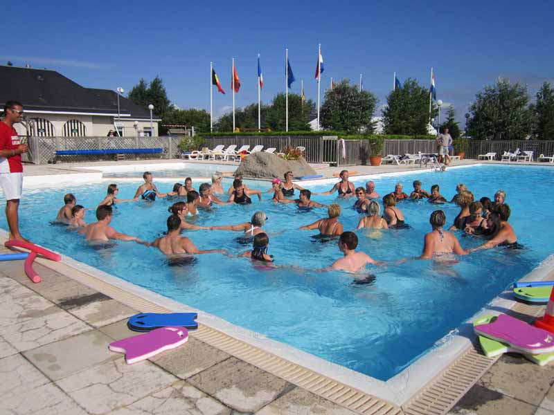 PROPRIETAIREMontmartin sur Mer_Camping Les Dauphins_piscine