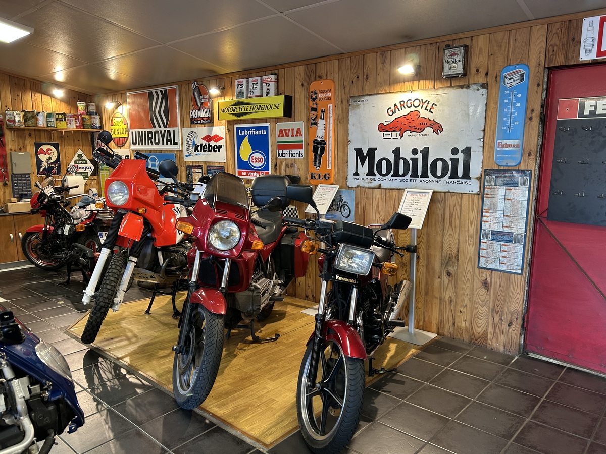 Orane Trinitémoto-team-luc-sur-mer-motos-showroom