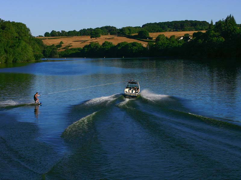 ©JE RubioMotonautisme en Suisse Normande - Putanges le Lac