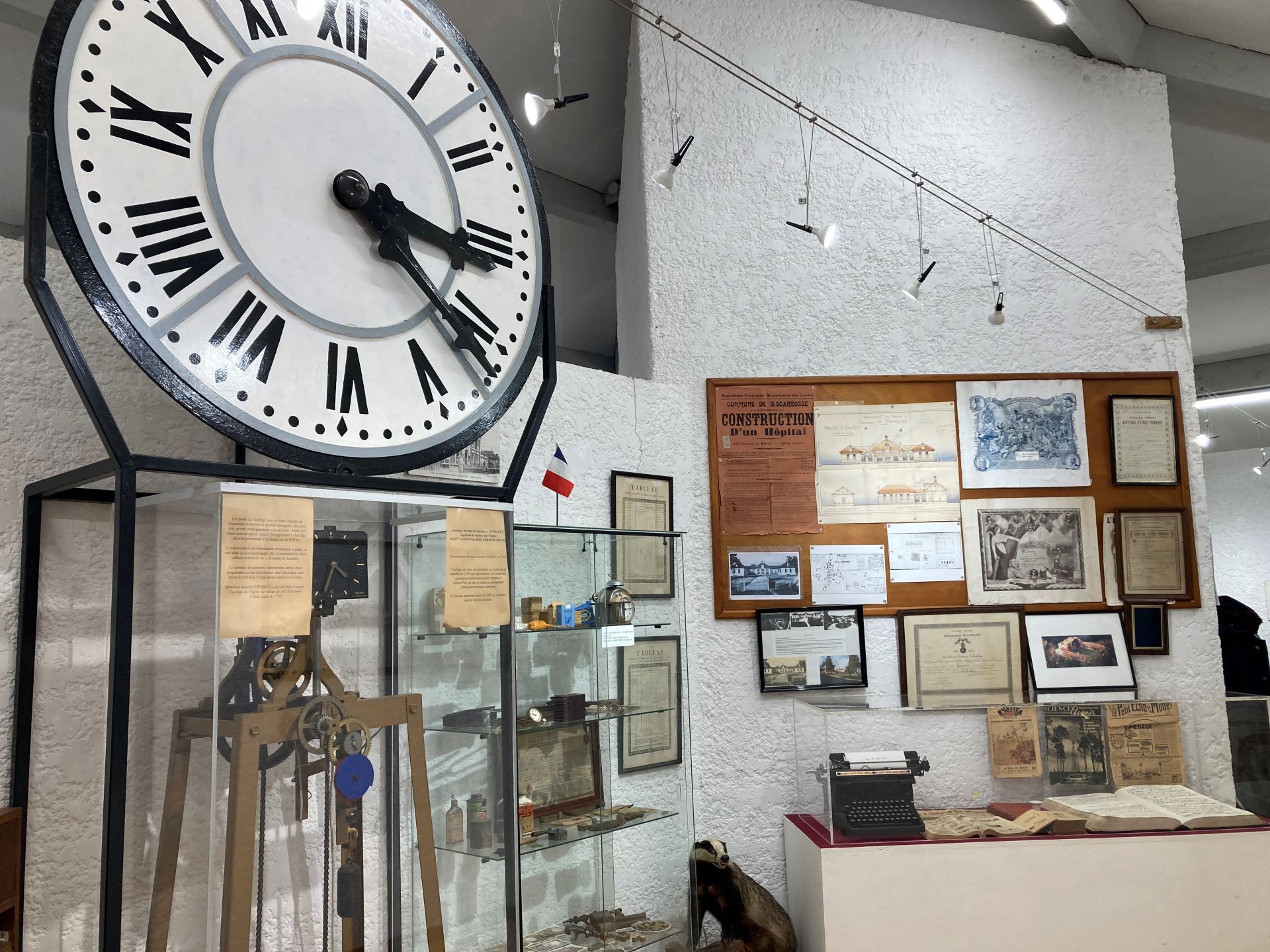 musee-des-traditionsMuseé des traditions interieur pendule