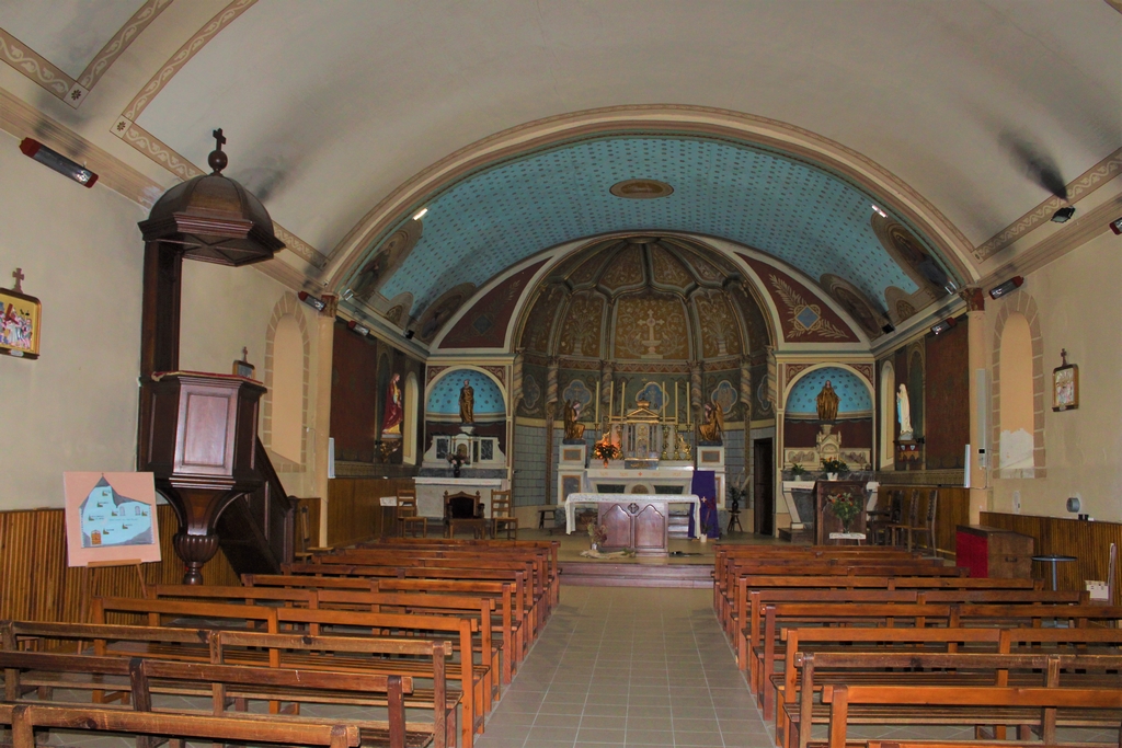 MessangesNef côté choeur eglise messanges Landes