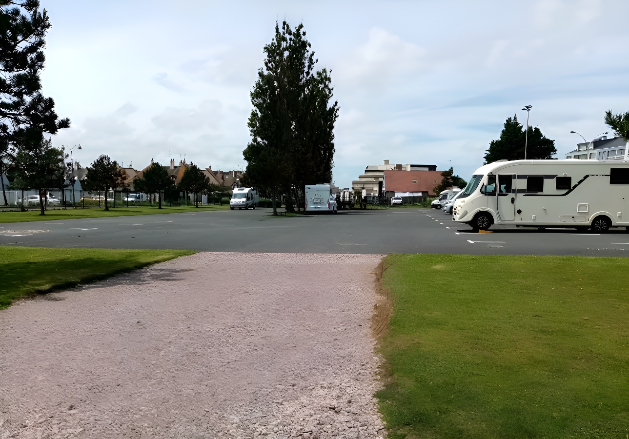 Océane KreutzAIRE-DE-CAMPING-CAR-AVENUE-DE-LA-COMBATTANTE-CREDIT-OCEANE-KREUTZ