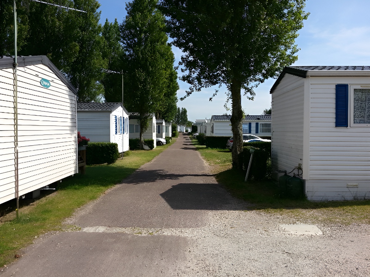 Oasis Camping - CabourgOasis Camping - Cabourg - allée