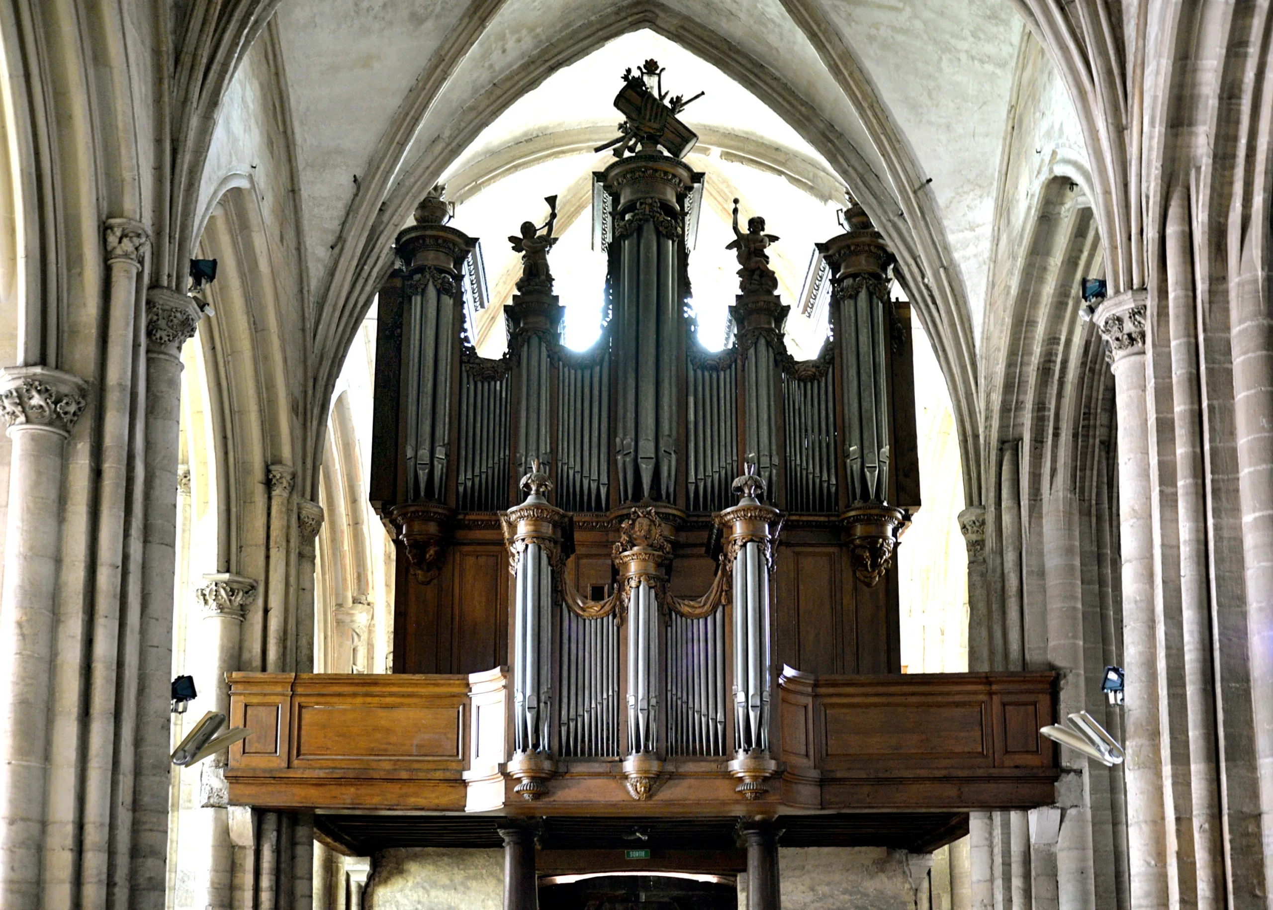 Orgue (XIXéme) de l'église Notre-Dame de Carentan.jpg