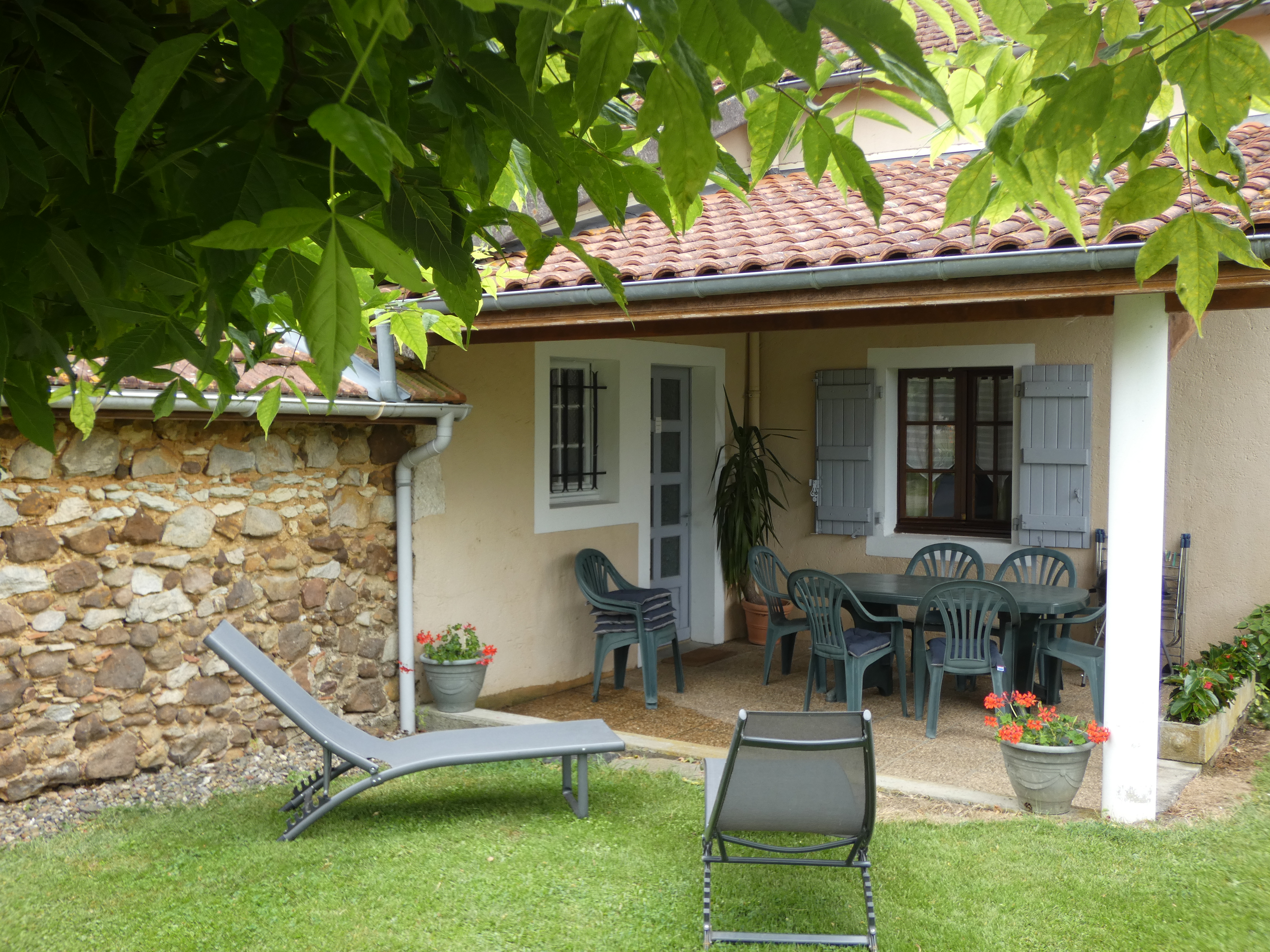 GDF40Terrasse du Gite de Jean 10402 à Horsarrieu avec les Gîtes de France Landes