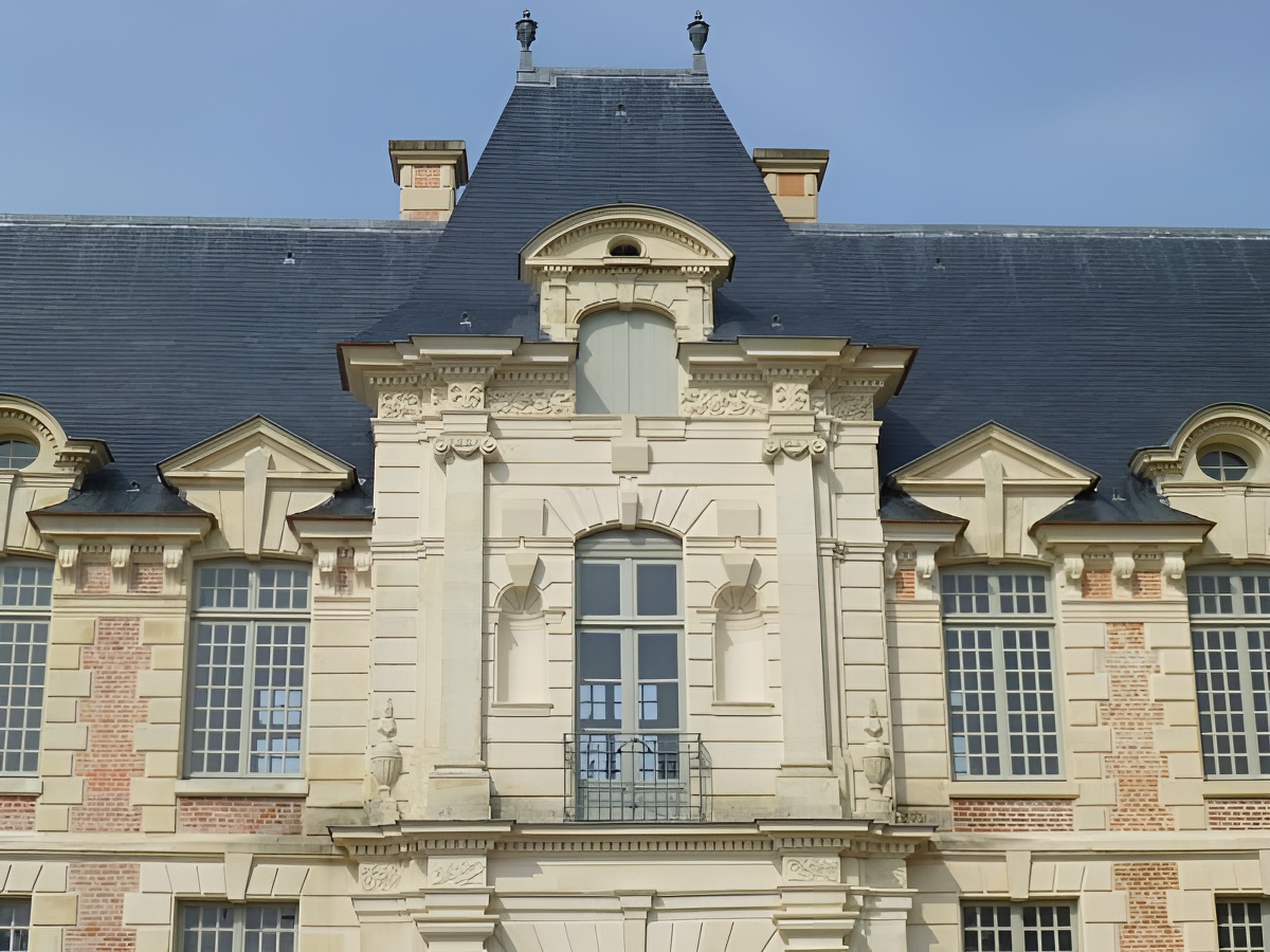 Mairie de LisieuxPalais Episcopal Lisieux