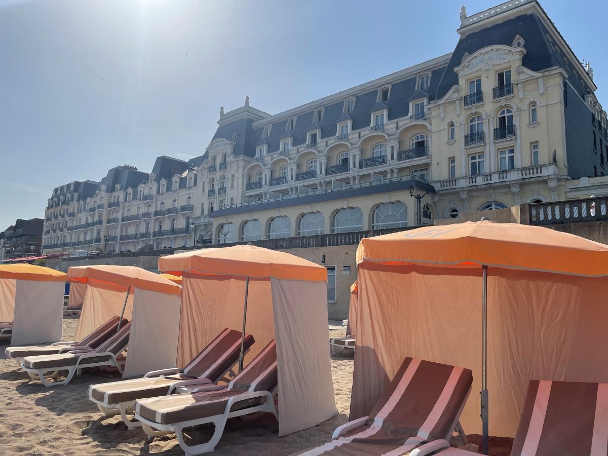 Grand Hôtel de cabourgParasols GH Côté Plage