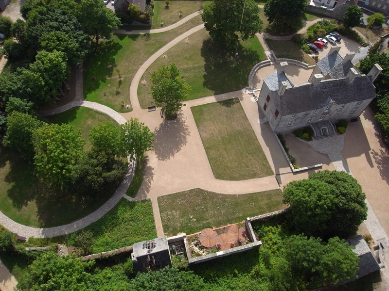 Michel DehayePARC DU MANOIR DE HAINNEVILLE