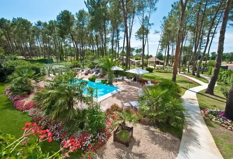 relais de la posteparc-piscine---relais-de-la-poste---coussau