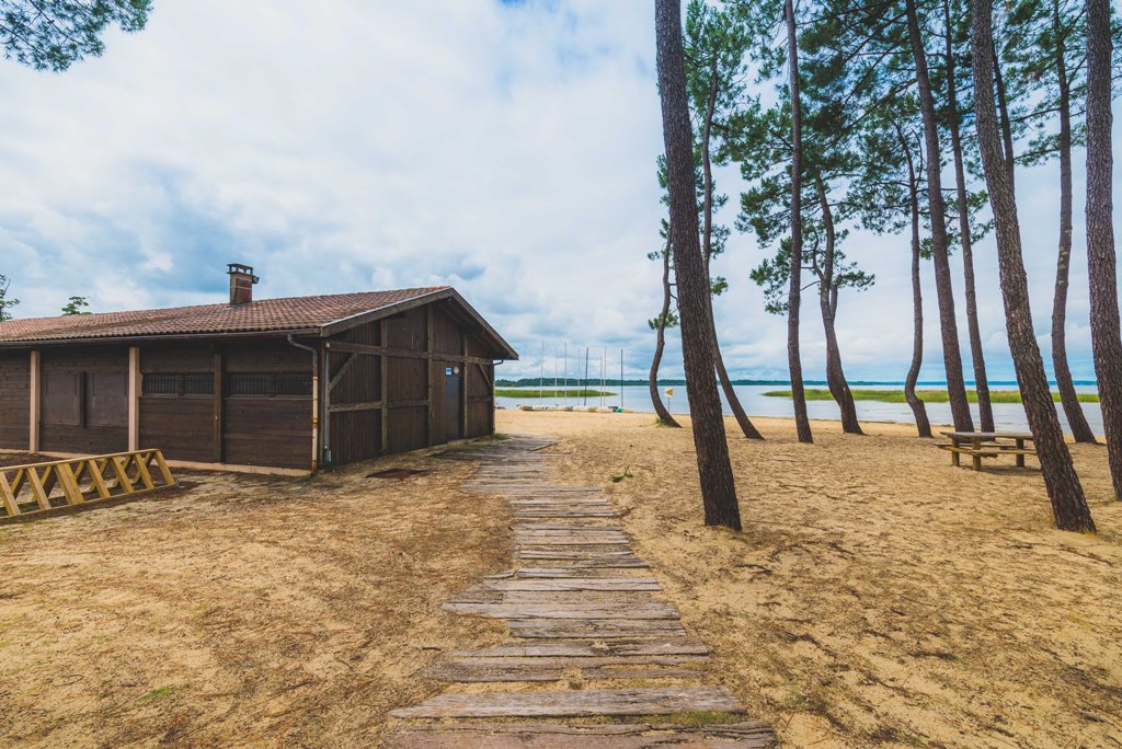 ot des grands lacsparentis-en-born-aire-de-camping-cars
