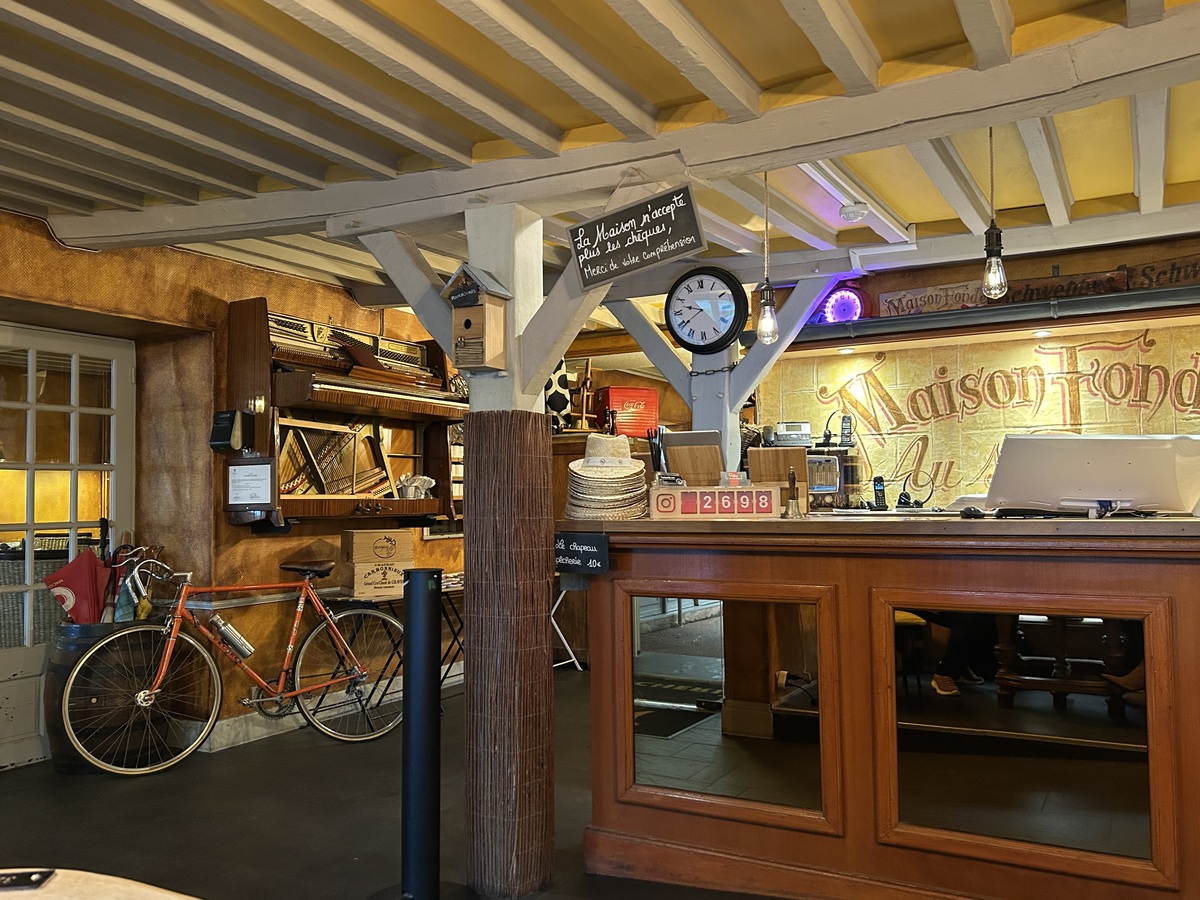 Orane Trinitépecherie-comptoir-accueil-courseulles