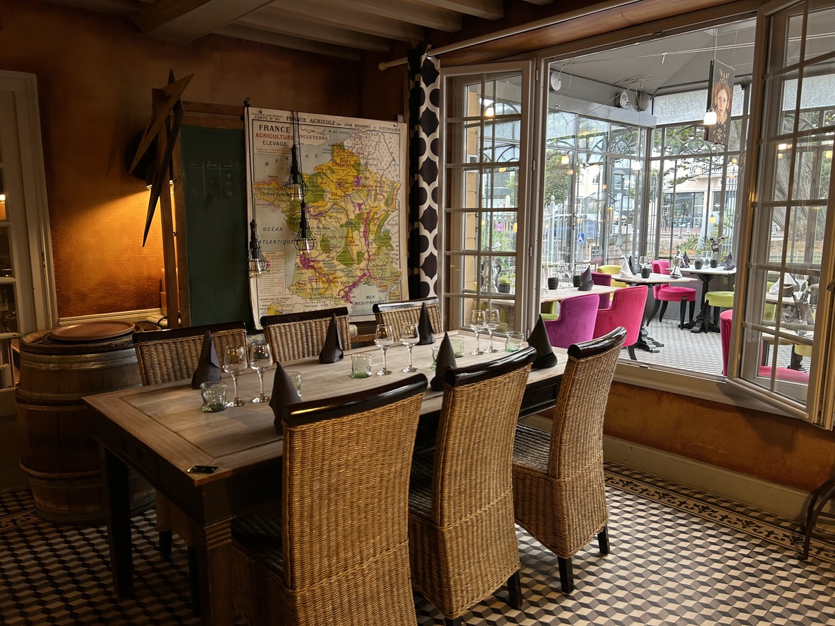 Orane Trinitépecherie-courseulles-table-a-manger-restaurant