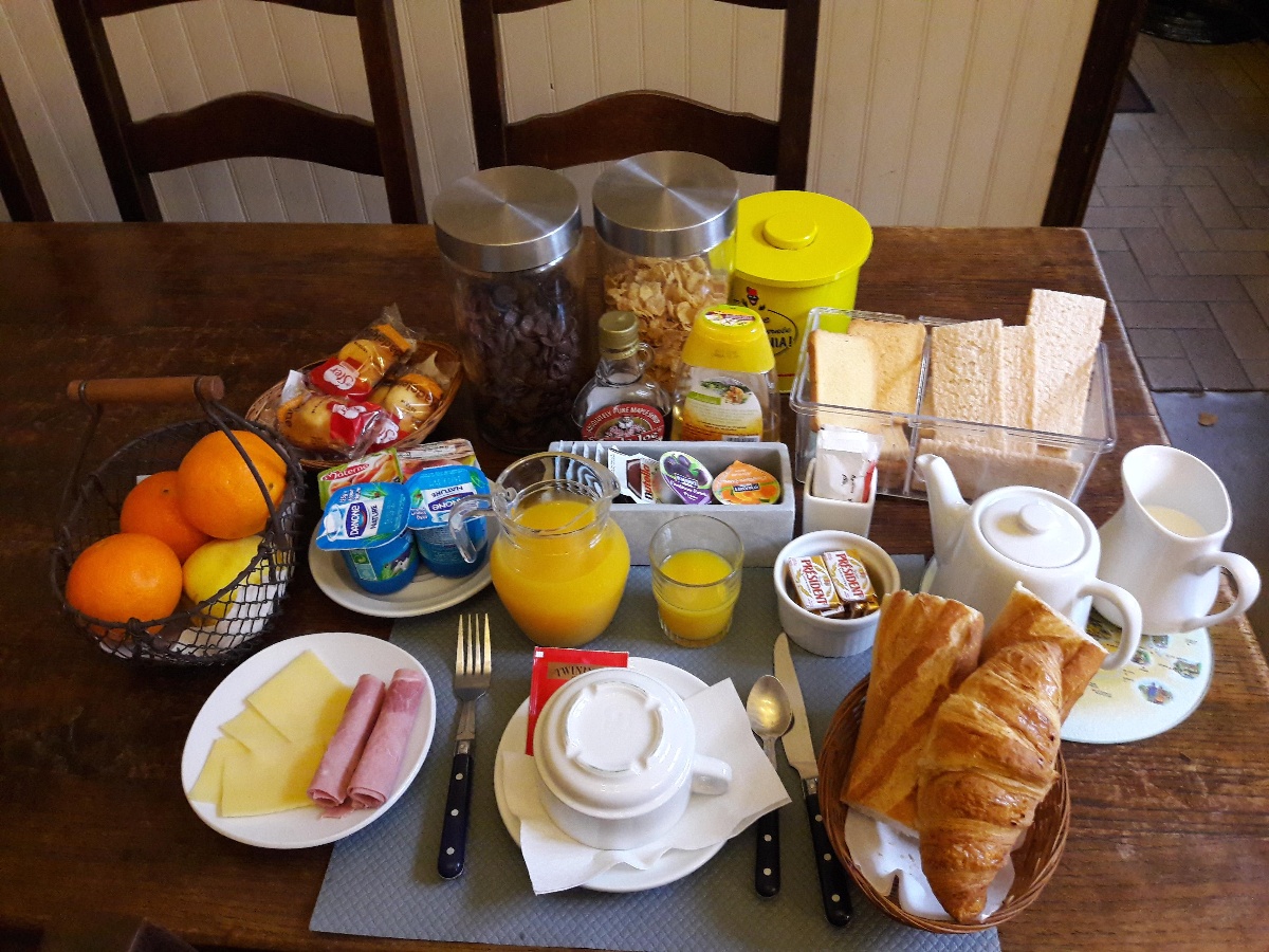 © Hôtel Saint Etienne Caenhotel-saint-etienne-petit-dejeuner