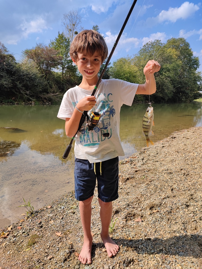 Mathieu MVSpetit garçon - pêche perche carnassier - Adour et plan d'eau