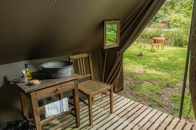 PROPRIETAIREpicauville-hebergement-insolite-the-field-camp-2