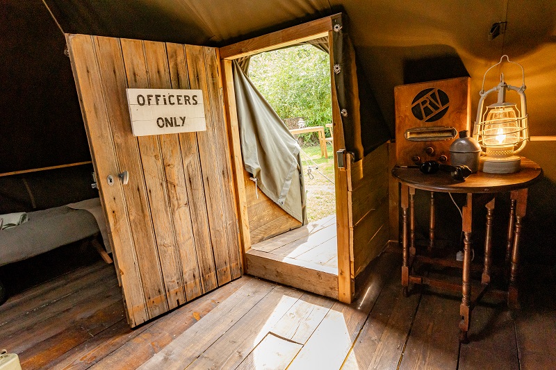 PROPRIETAIREpicauville-hebergement-insolite-the-field-camp-4