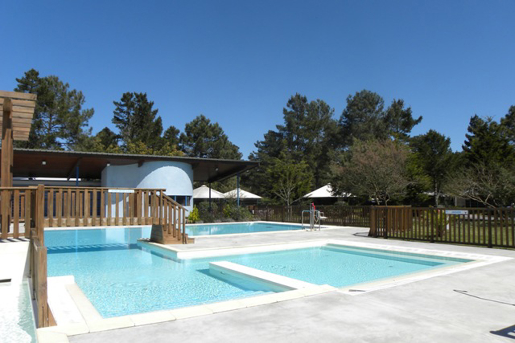 Camping les Pins Bleuspins_bleus_piscine