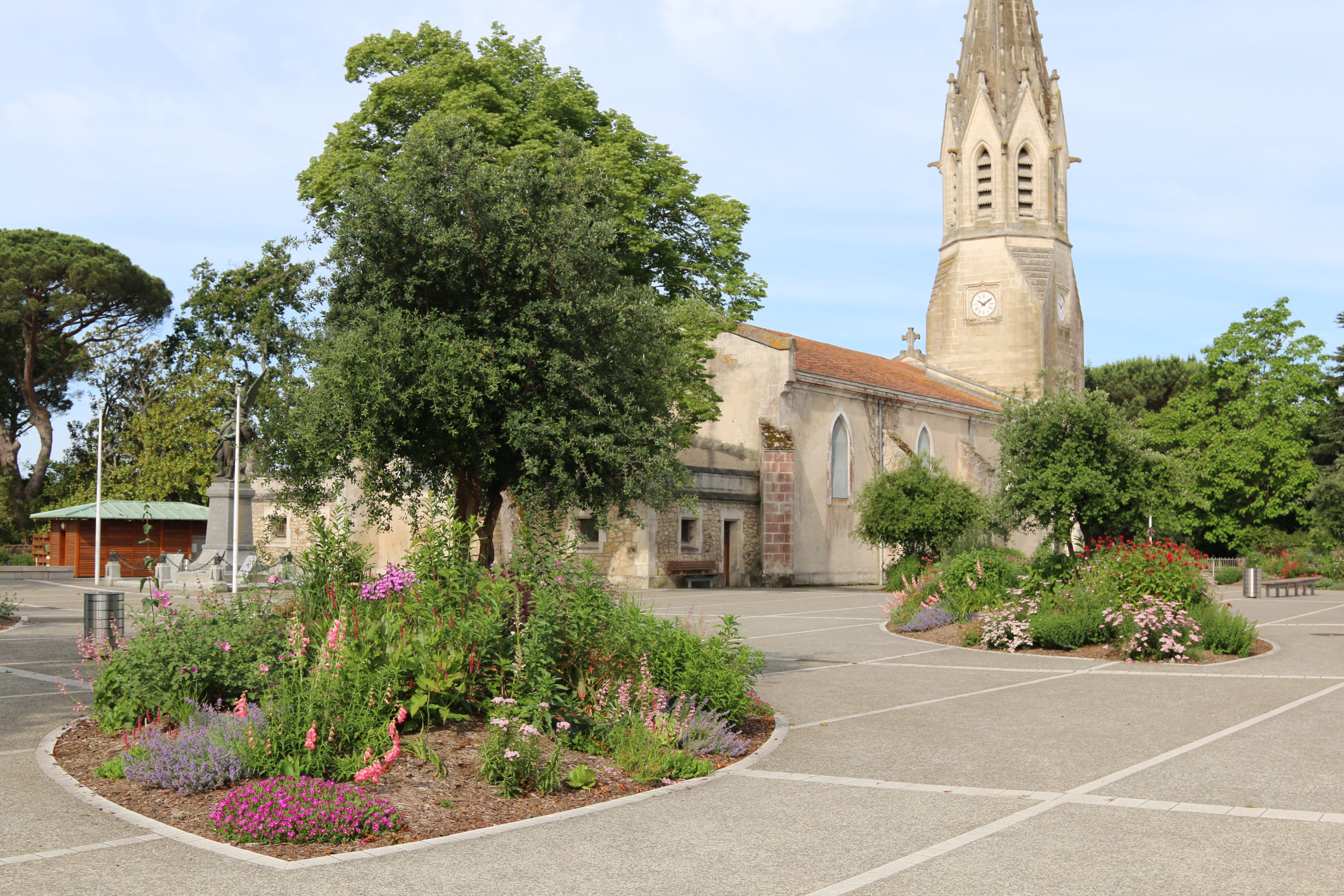 Bisca Grands lacsEglise Saint Martin