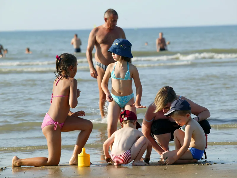 G. WaitJeux de plage en Normandie