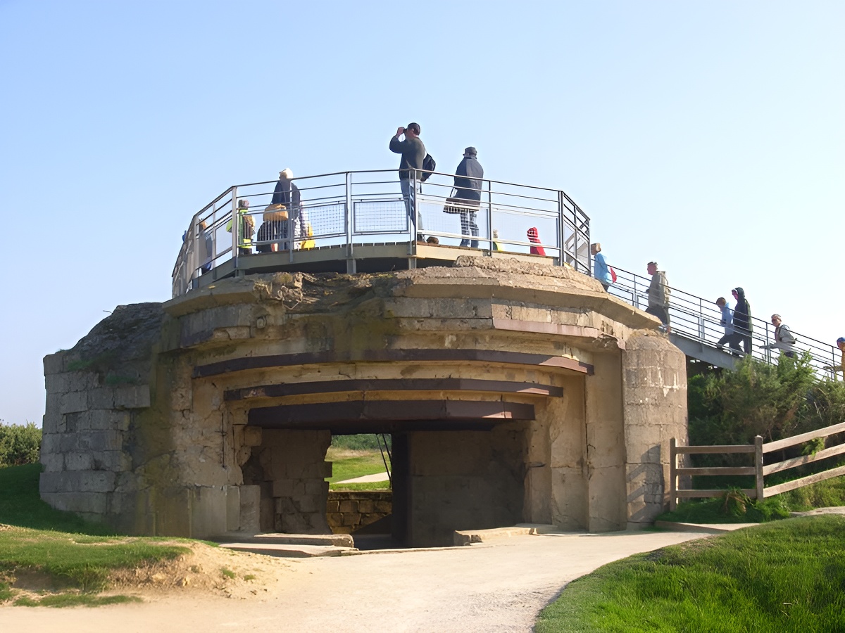 Calvados TourismeBunker à la Pointe du Hoc sur les plages du débarquement en Normandie