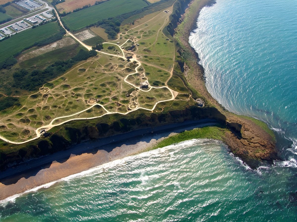 S. GuichardVue aérienne de la Pointe du Hoc sur les plages du débarquement en Normandie