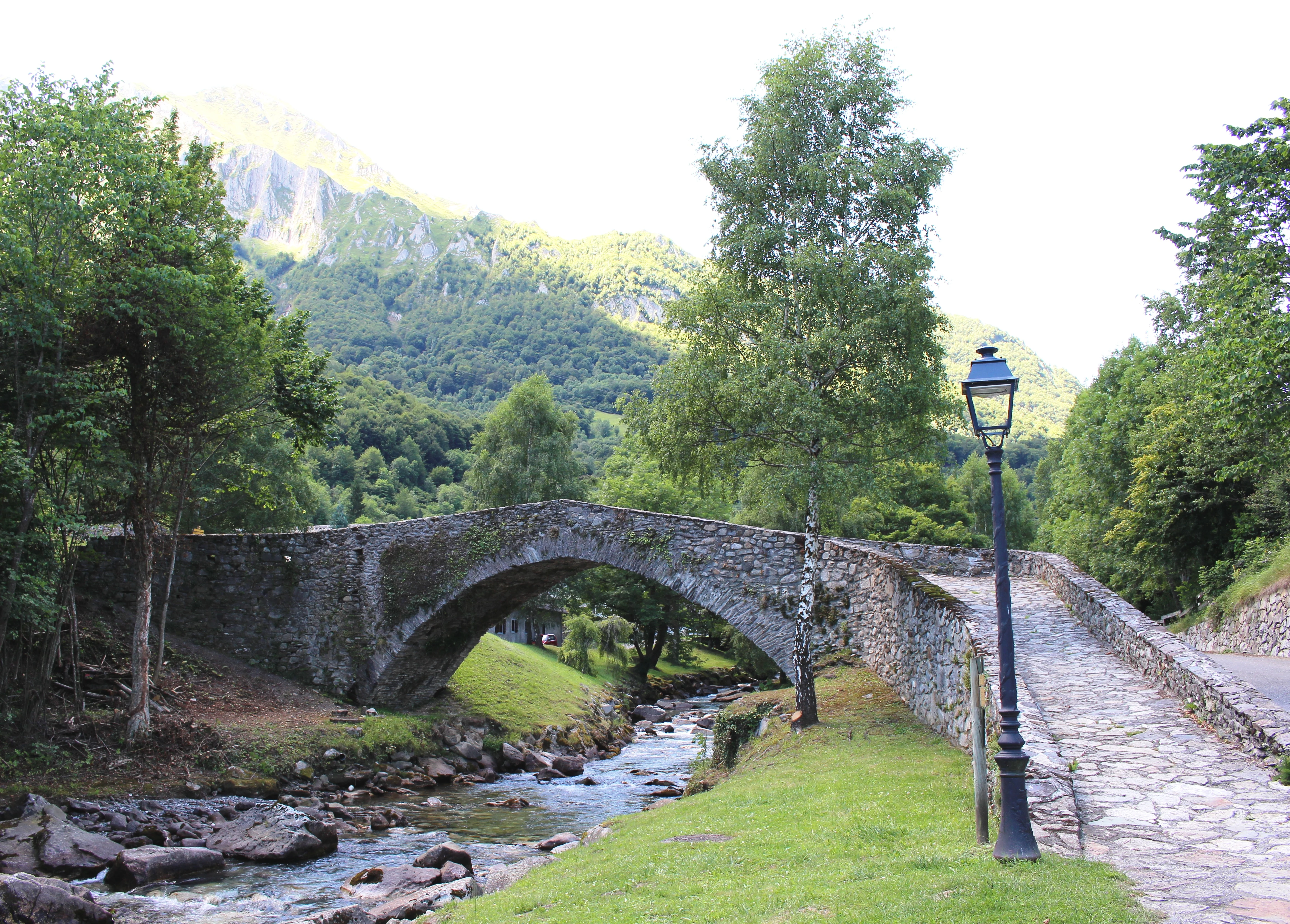 Pont de Arrens-Marsous (Hautes-Pyrénées) sur le gave d'Arrens 1.jpg
