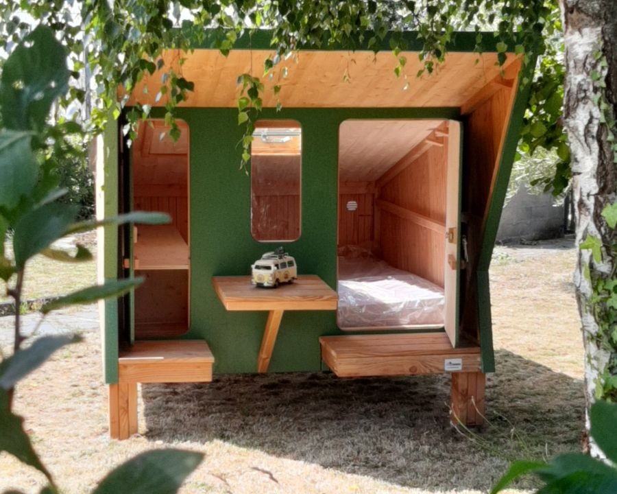 Patricia LAUNAYPontorson-Les-Cabanes-de-la-Bee-du-Mont1