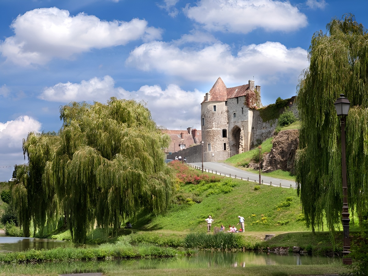 Circuit_des_remparts_La porte des cordeliers_Falaise - Normandie ©Jacques BasileCircuit_des_remparts