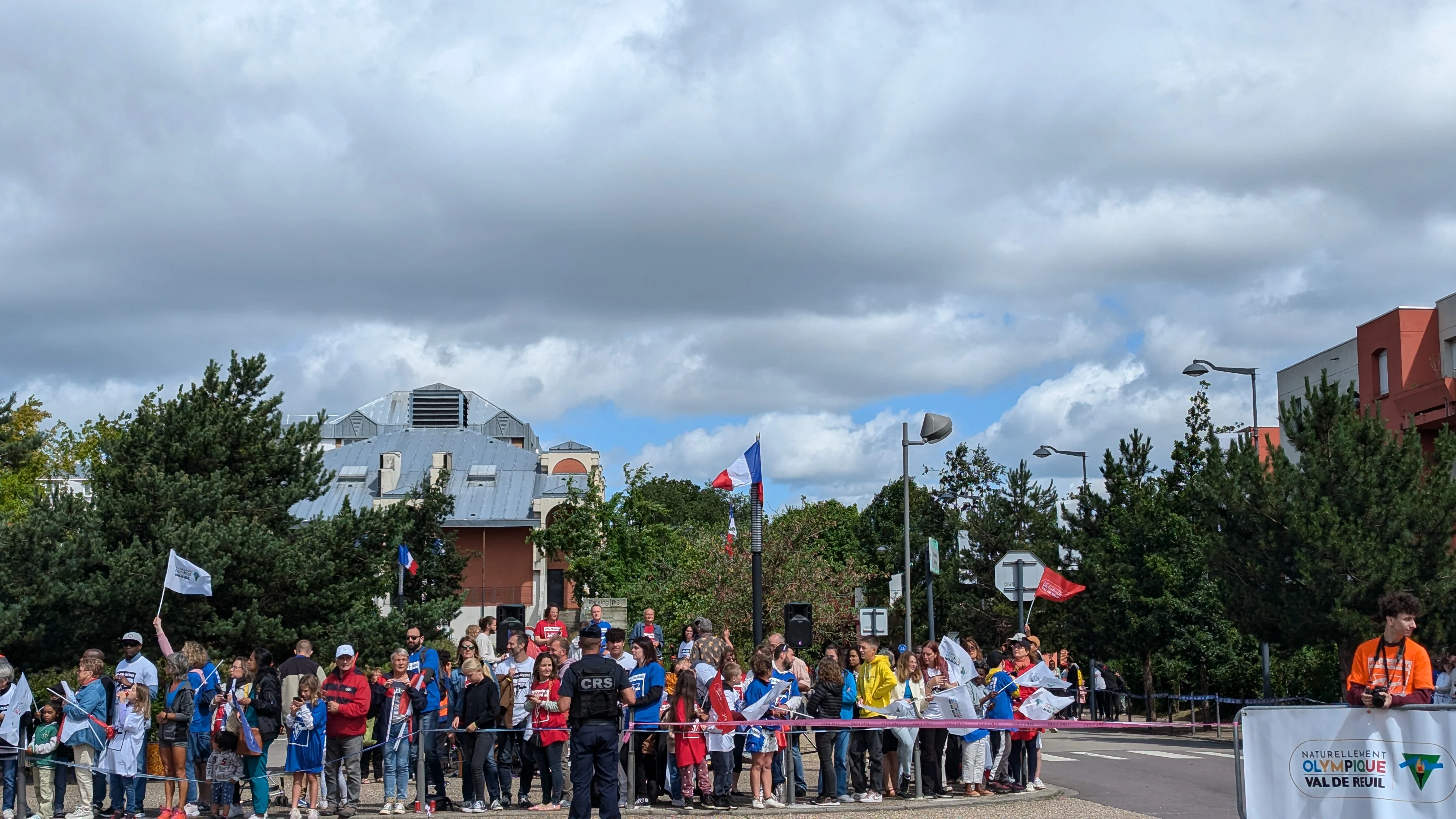 Relais flamme olympique Val-de-Reuil 03.jpg