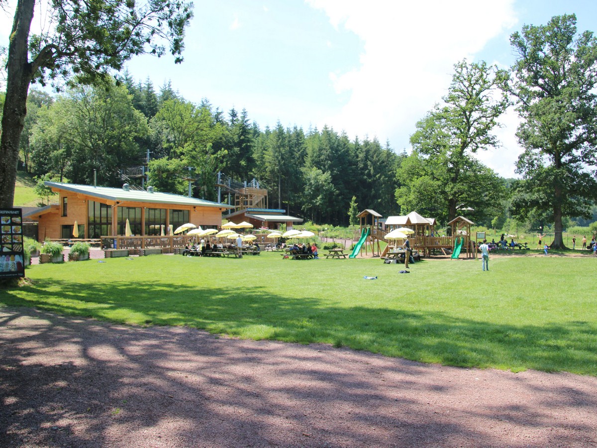 Normandie lugenormandie-luge-restaurant-Les-trois-sens-couverts-salle-séminaire-réunions