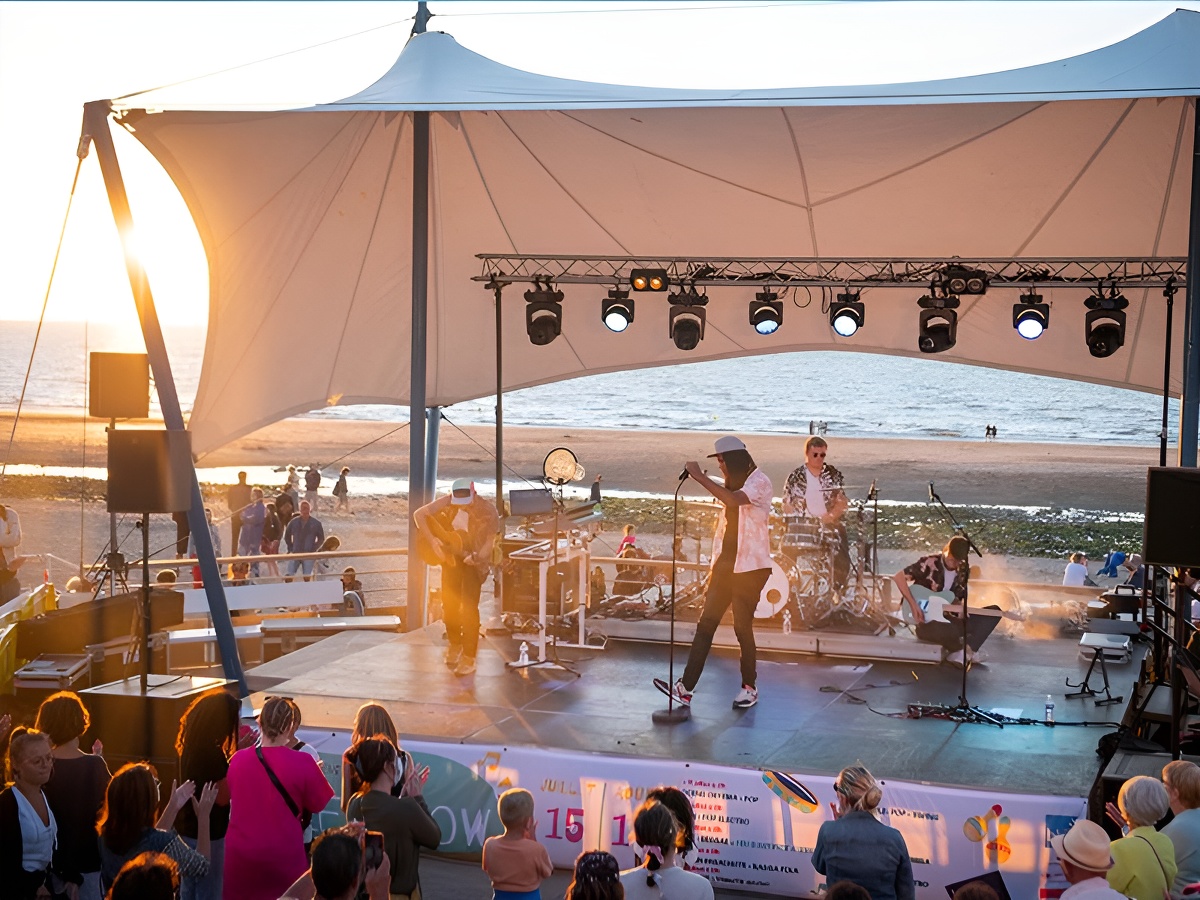 Naïade PlanteSable Show sur la plage de Villers-sur-Mer