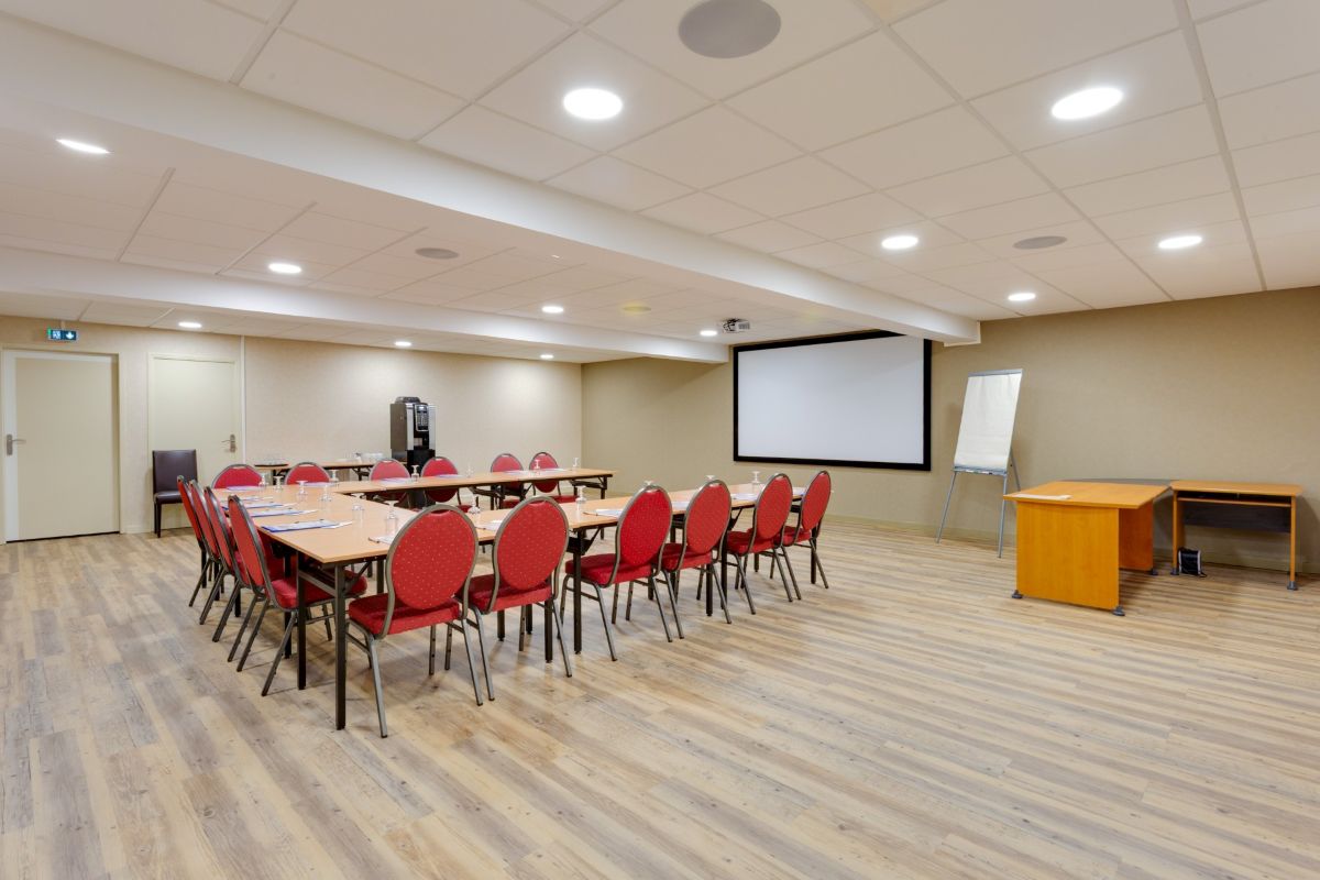 ©Brit Hôtel Le CygneSaint-Hilaire-du-Harcouet_Le_Cygne_salle_reunion